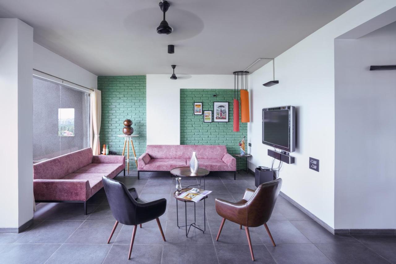 Grey Stone - Lakefront Penthouse Family Rooms Kolhapur Exterior foto