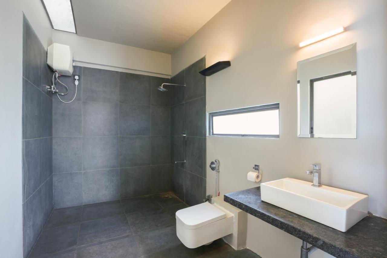 Grey Stone - Lakefront Penthouse Family Rooms Kolhapur Exterior foto
