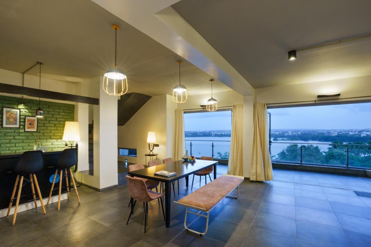 Grey Stone - Lakefront Penthouse Family Rooms Kolhapur Exterior foto