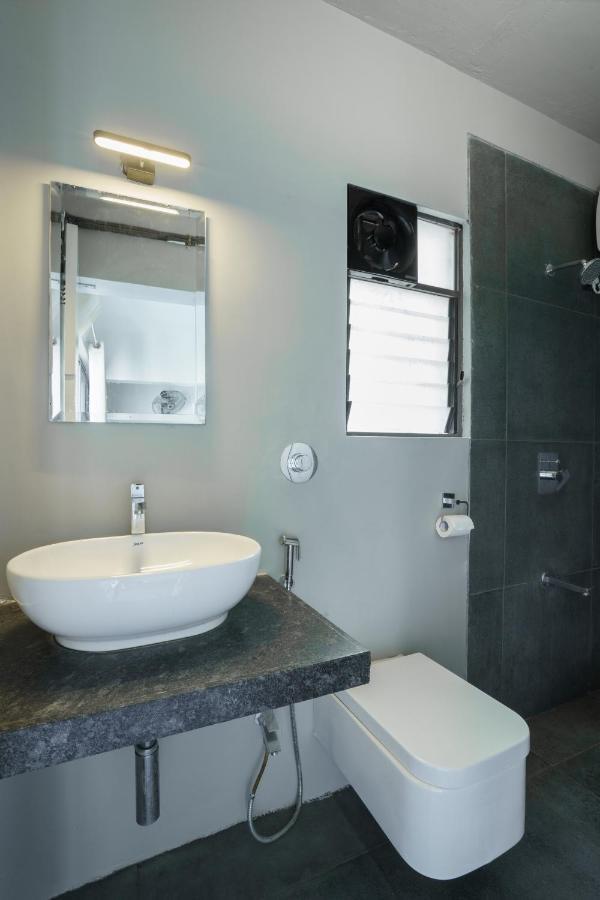 Grey Stone - Lakefront Penthouse Family Rooms Kolhapur Exterior foto