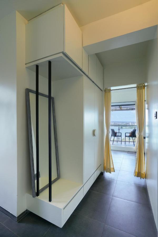 Grey Stone - Lakefront Penthouse Family Rooms Kolhapur Exterior foto