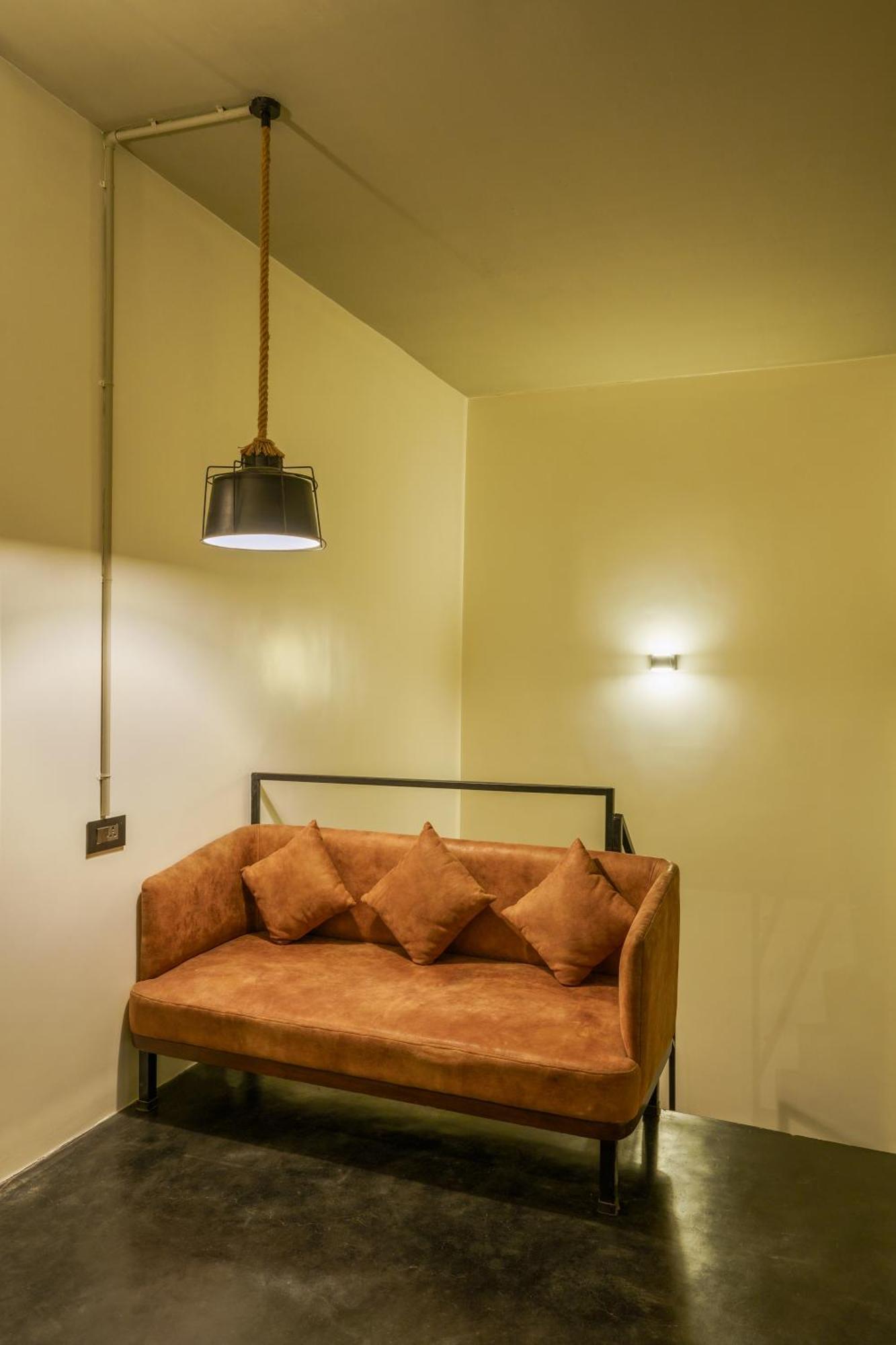 Grey Stone - Lakefront Penthouse Family Rooms Kolhapur Exterior foto