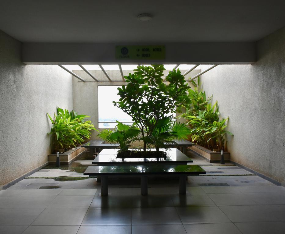 Grey Stone - Lakefront Penthouse Family Rooms Kolhapur Exterior foto